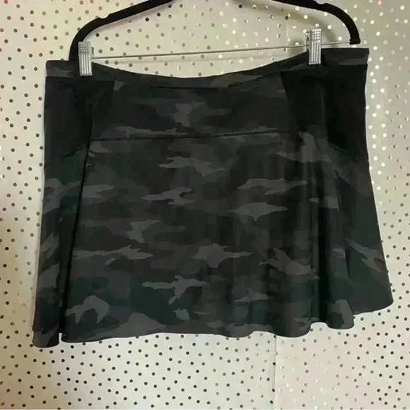 Athleta Match Point Skort Camo - Picture 7 of 8